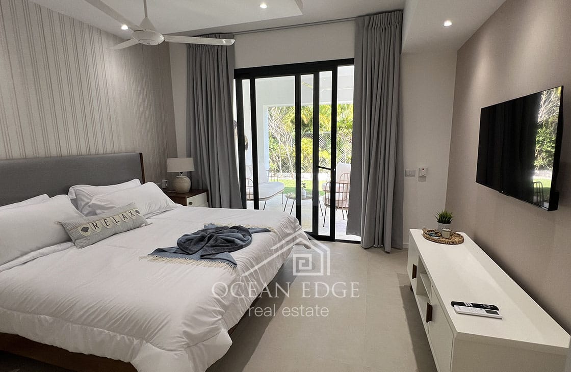 Luxury Turnkey 4-Bed Villa near Las Ballenas Beach-ocean-edge-real-estate (33)