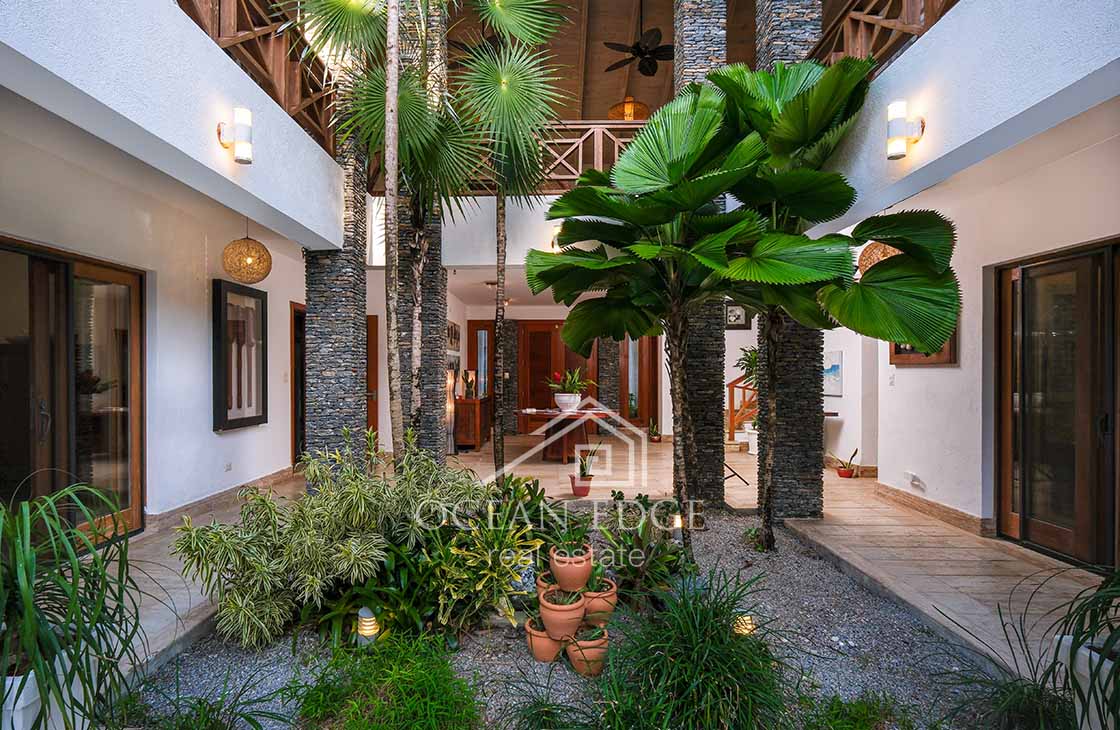 5-Bedroom Villa in the Prestigious Beachfront Community of El Portillo (12)