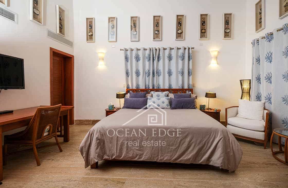 5-Bedroom Villa in the Prestigious Beachfront Community of El Portillo (60)