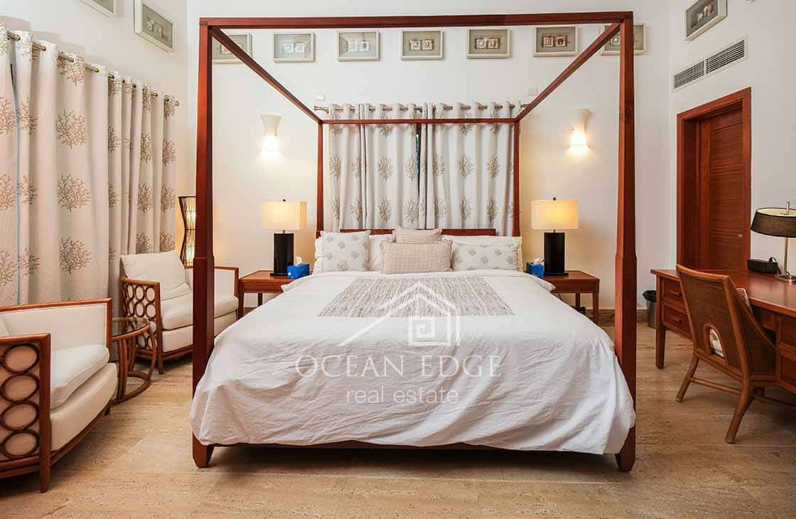 5-Bedroom Villa in the Prestigious Beachfront Community of El Portillo (66)