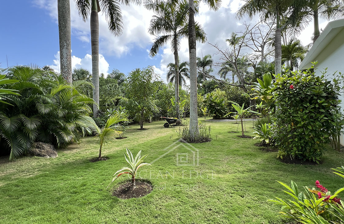 Colonial house and sublime garden in center Las Terrenas-ocean-edge-real-estate-2 (16)