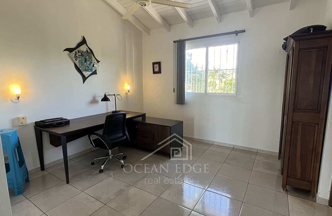 Spacious house with amazing view in El Limon-ocean-edge-real-estate-ori (11)