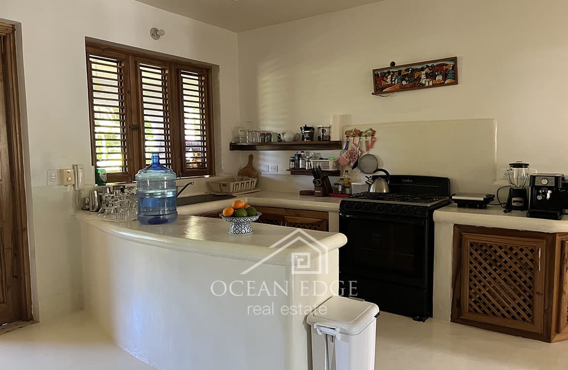 Traditional 3-Bed Condo 150m to Las Ballenas beach (2)