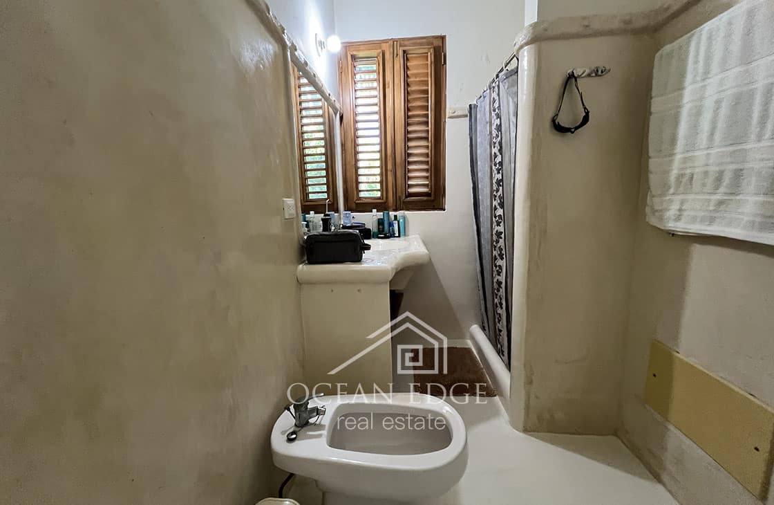 Traditional 3-Bed Condo 150m to Las Ballenas beach (5)