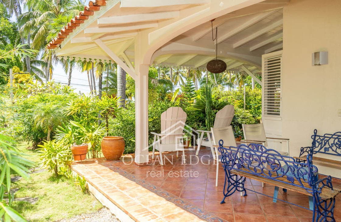 Beachfront vacation 4-br house on Playa Las Ballenas-las-terrenas-ocean-edge-real-estate (10)