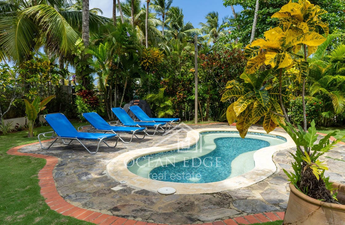 Beachfront vacation 4-br house on Playa Las Ballenas-las-terrenas-ocean-edge-real-estate (25)