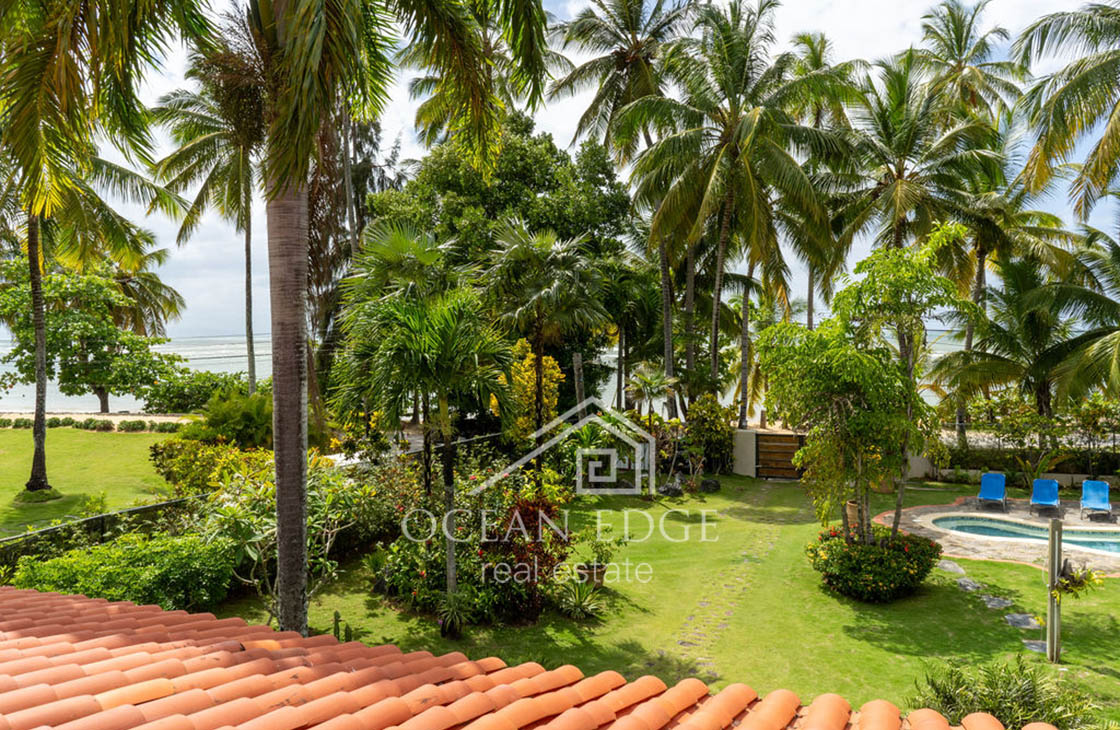 Beachfront vacation 4-br house on Playa Las Ballenas-las-terrenas-ocean-edge-real-estate (29)