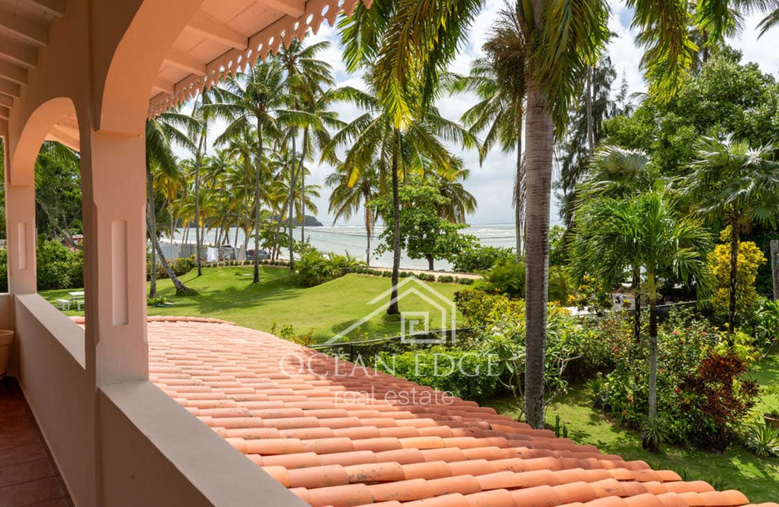 Beachfront vacation 4-br house on Playa Las Ballenas-las-terrenas-ocean-edge-real-estate (30)