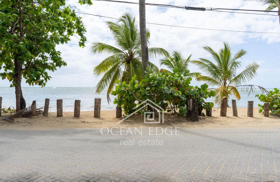 Beachfront vacation 4-br house on Playa Las Ballenas-las-terrenas-ocean-edge-real-estate (33)