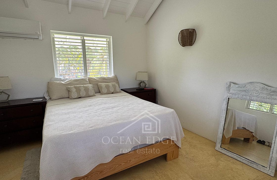 Charming 3-Bed Colonial Home Steps from Playa Popy-las-terrenas-ocean-edge-real-estate (13)