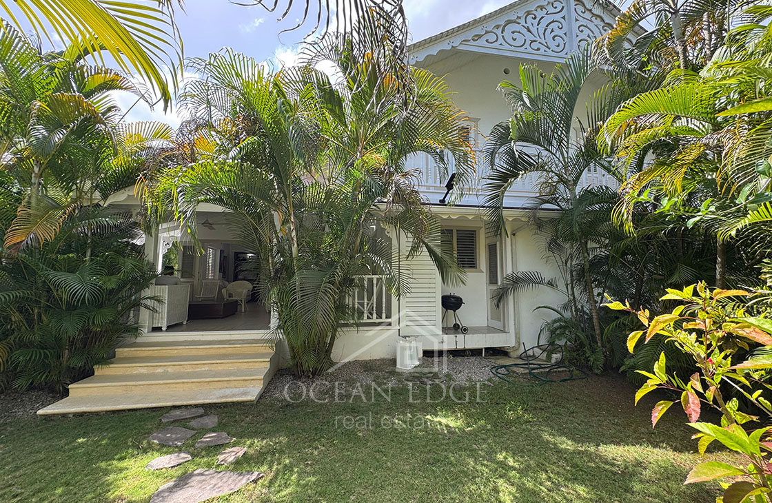 Charming 3-Bed Colonial Home Steps from Playa Popy-las-terrenas-ocean-edge-real-estate (23)