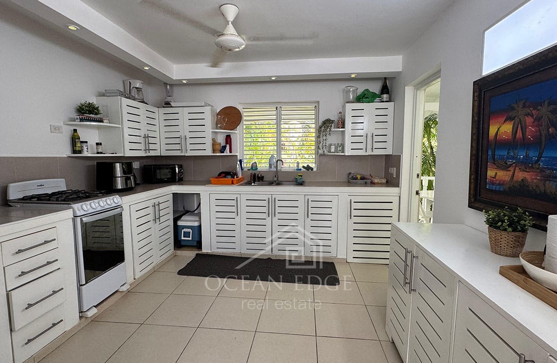Charming 3-Bed Colonial Home Steps from Playa Popy-las-terrenas-ocean-edge-real-estate (7)