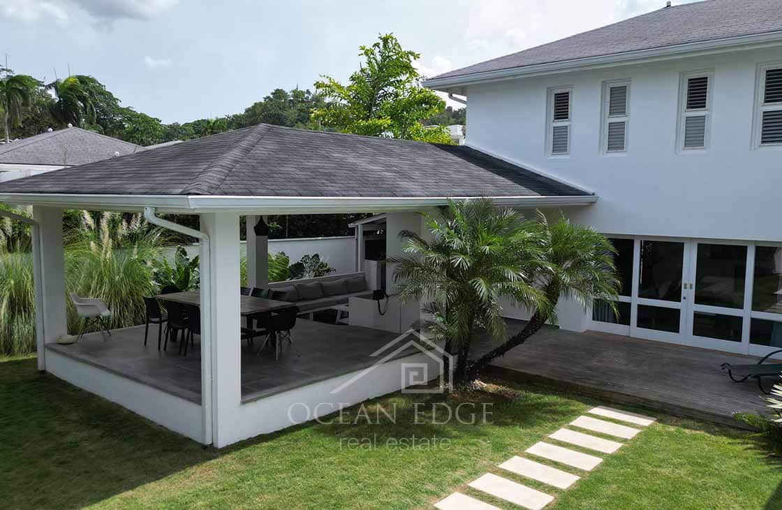 5-br house & tropical garden near Punta Popy beach