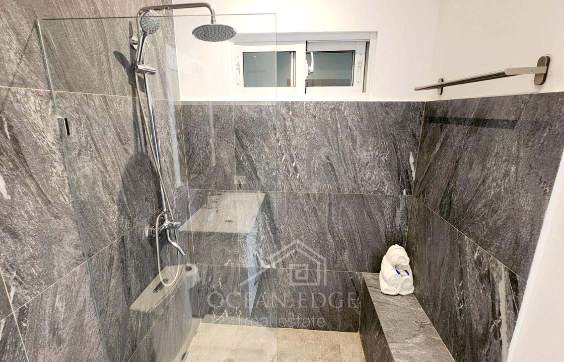 Modern 4-br duplex Penthouse with elevator near Playa Popy-las-terrenas-ocean-edge-real-estate (19)