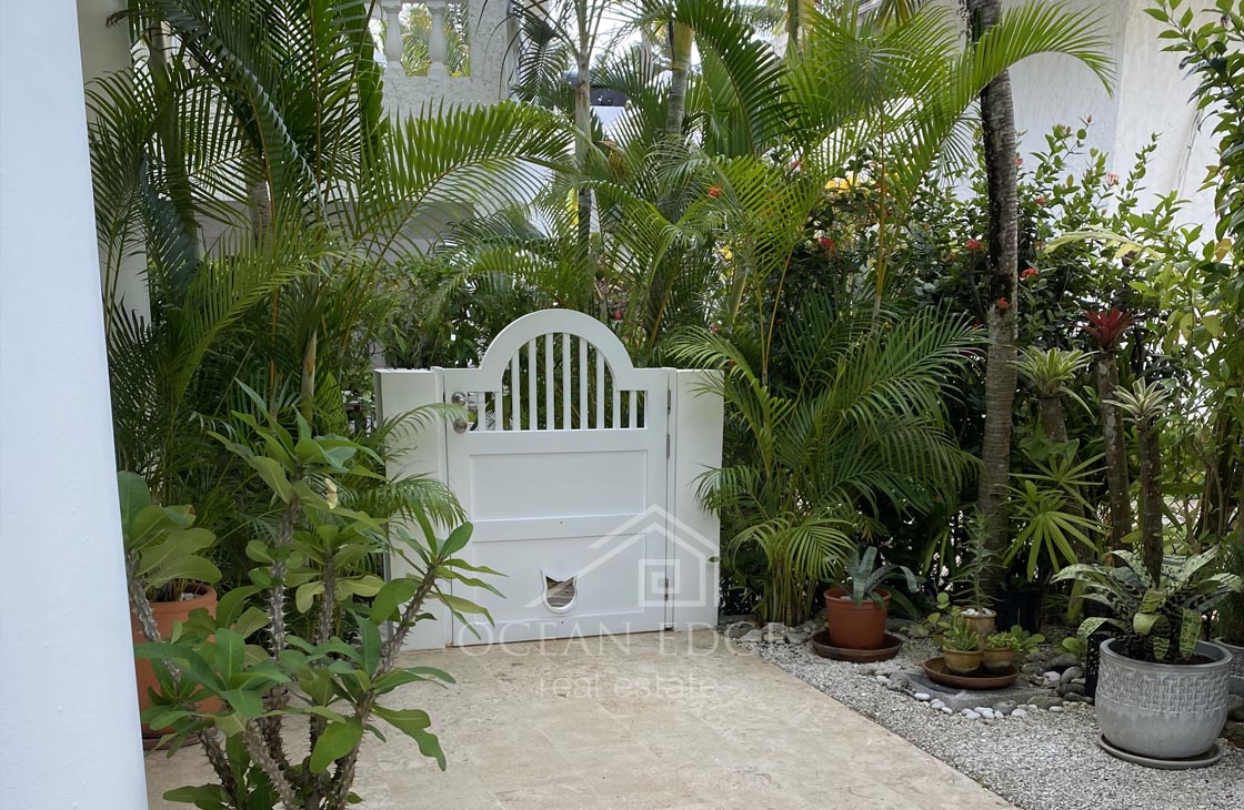 Beachfront secret garden with 3 villas in playa Bonita-las-terrenas-ocean-edge-real-estate-16