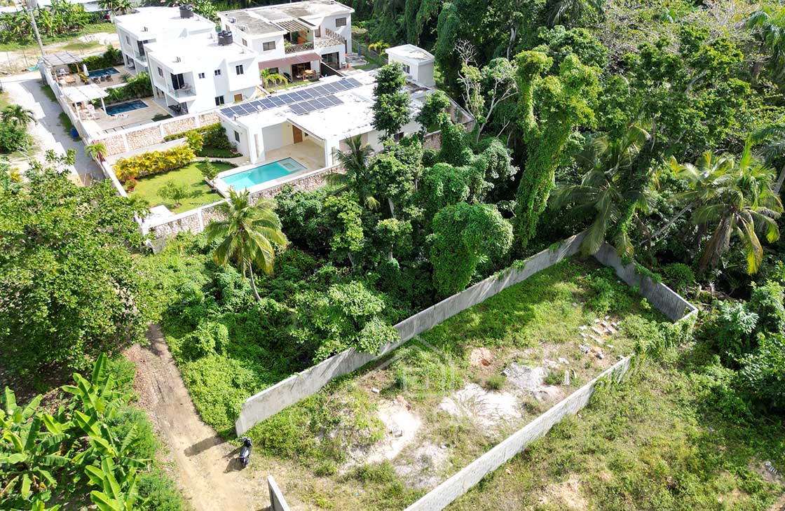 Building lot inside villas community in Las Ballenas