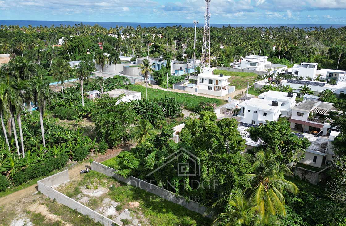 Building lot inside villas community in Las Ballenas