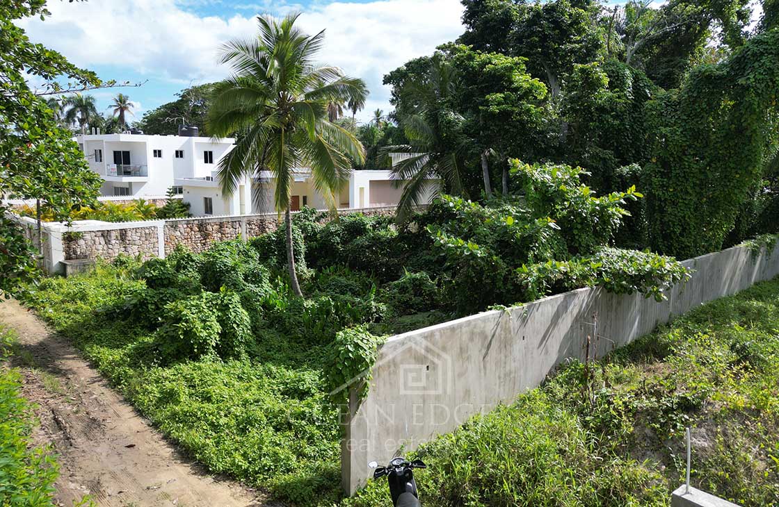 Building lot inside villas community in Las Ballenas