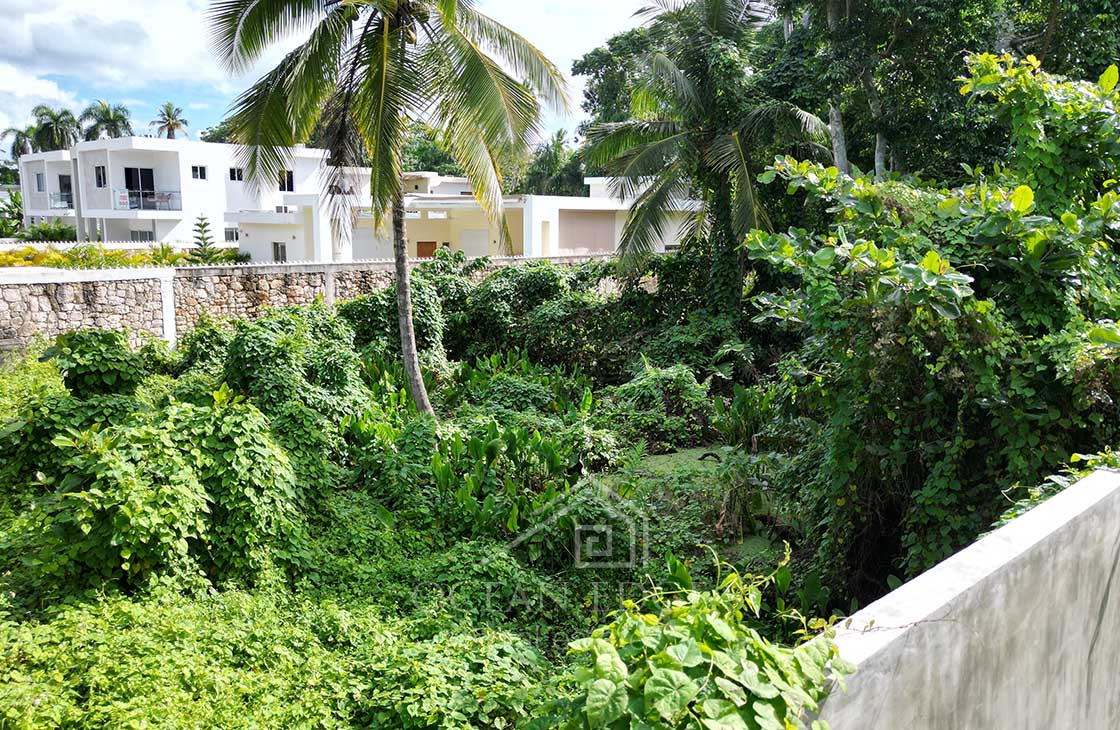 Building lot inside villas community in Las Ballenas