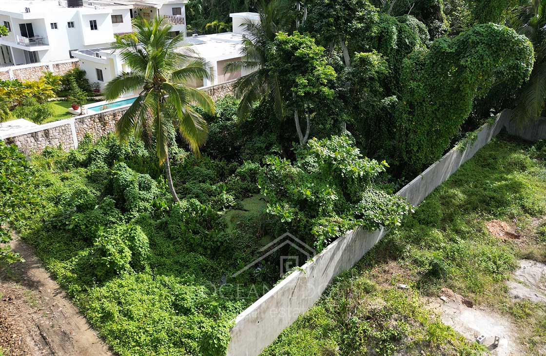 Building lot inside villas community in Las Ballenas