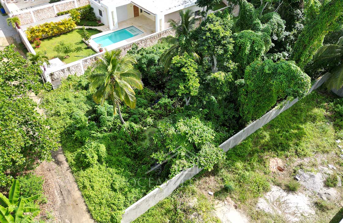 Building lot inside villas community in Las Ballenas