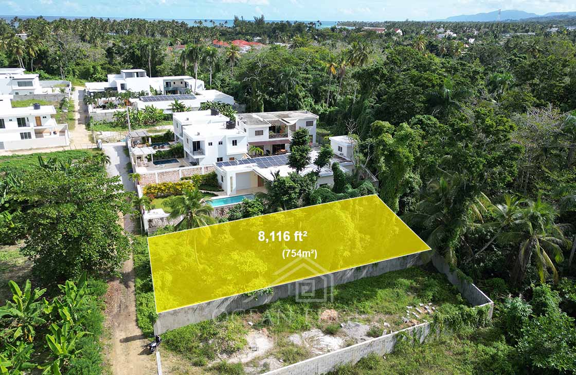 Building lot inside villas community in Las Ballenas
