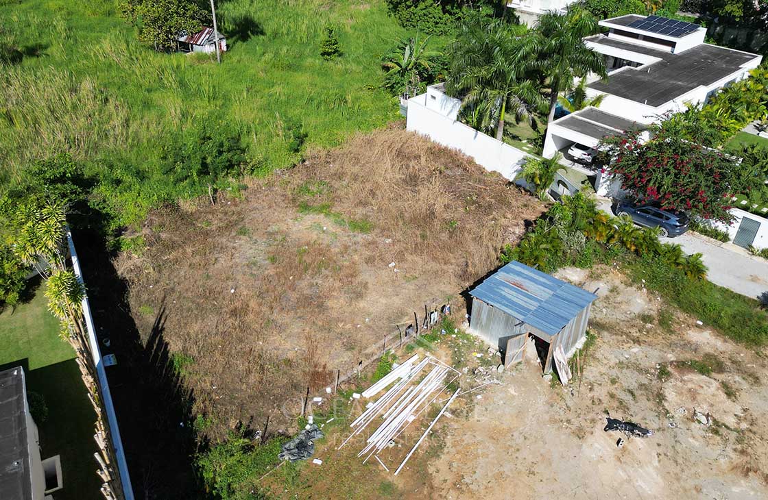 Last building lot inside villas community in popy