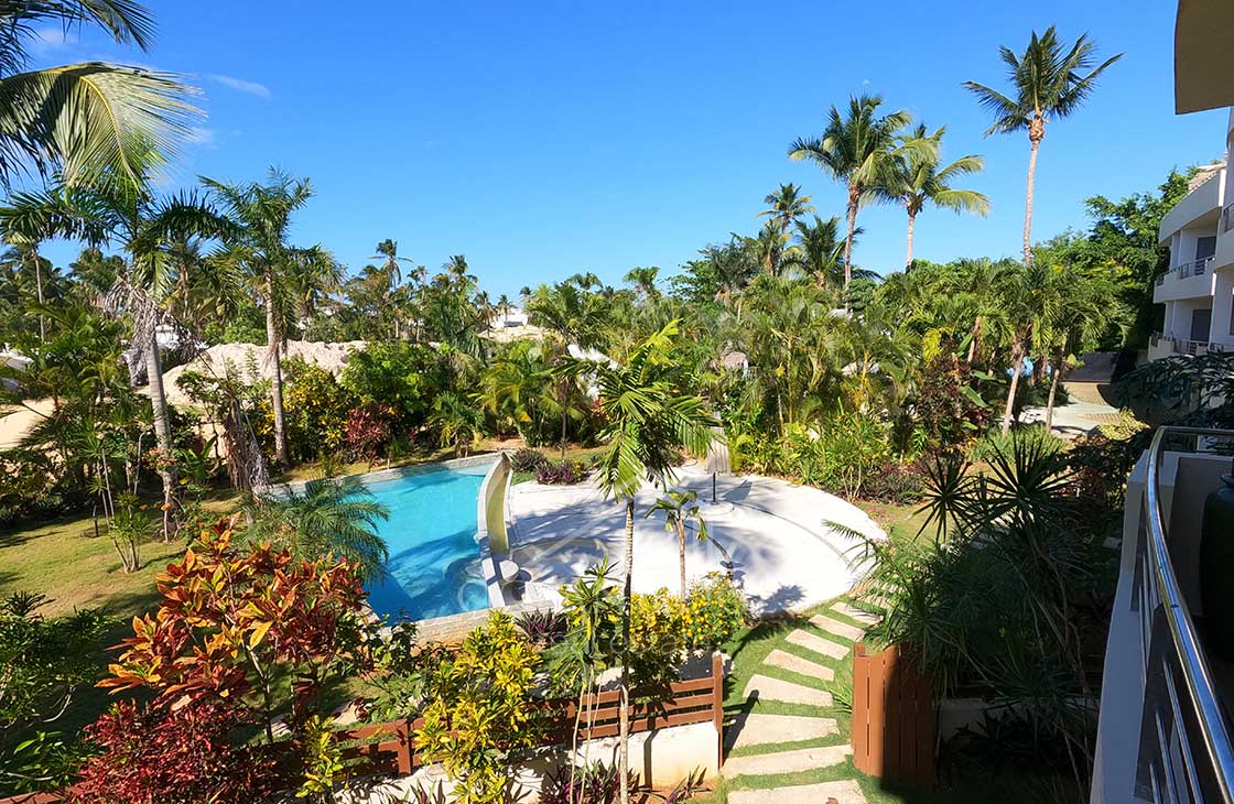 Spacious 1-br condo 200 metres to Popy beach