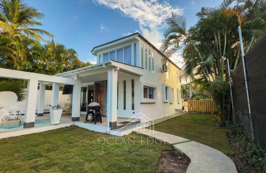 Contemporary Villa in a Quiet Area Near Las Ballenas-las-terrenas-ocean-edge-real-estate (18)