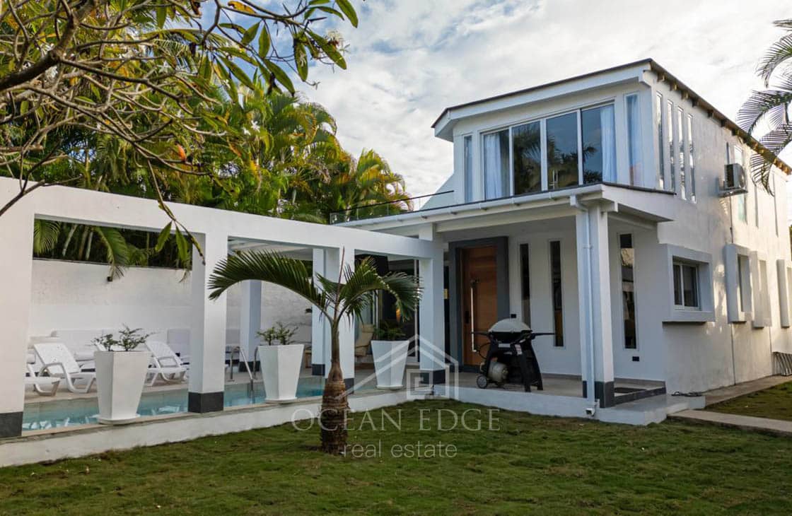 Contemporary Villa in a Quiet Area Near Las Ballenas-las-terrenas-ocean-edge-real-estate (4)