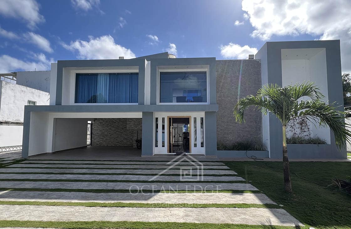 Modern Central Villa + Private Garden-las-terrenas-ocean-edge-real-estate (1)