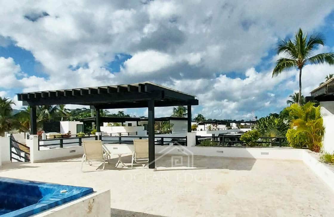Top floor 2-bed duplex view & beach access