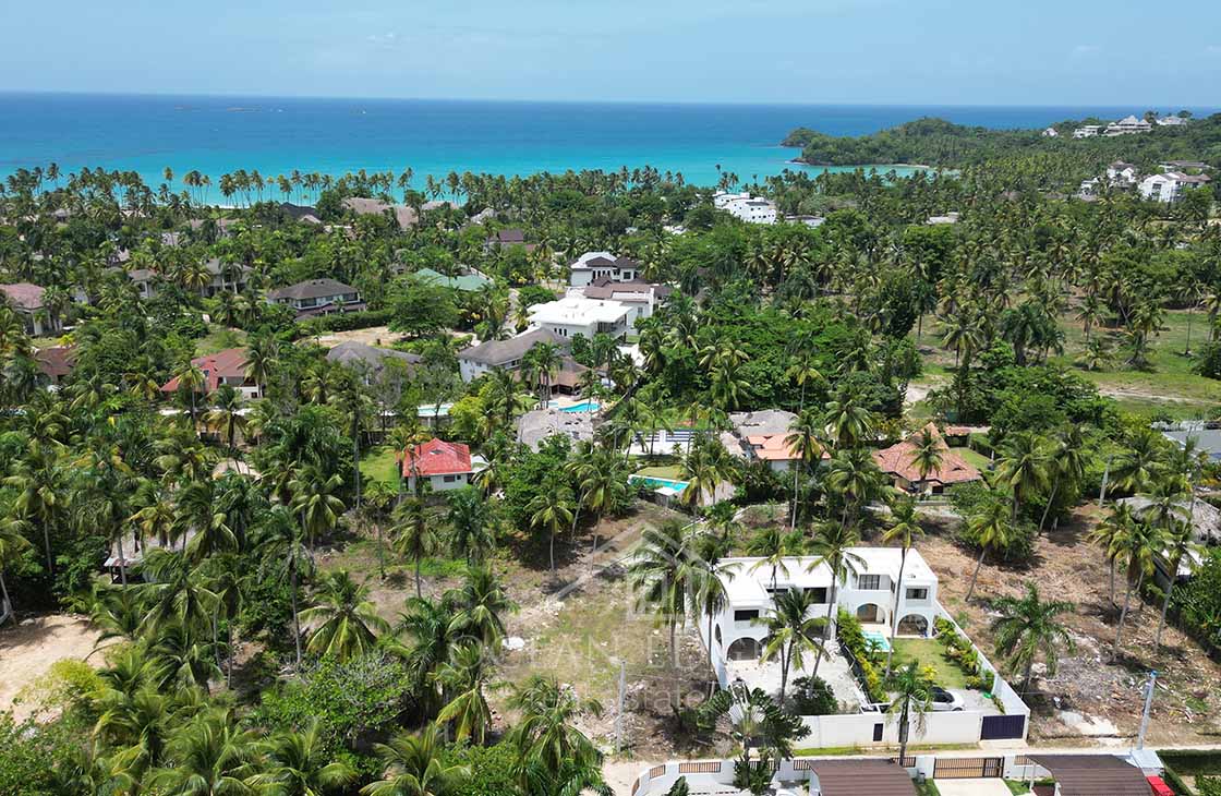 1261 m² constructible plot walkable to Bonita Beach-las-terrenas-ocean-edge-real-estate