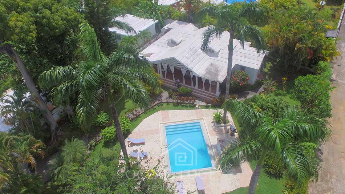 3-bed villa with pool in green community - las terrenas-real-estate-ocean-edge-drone (2)