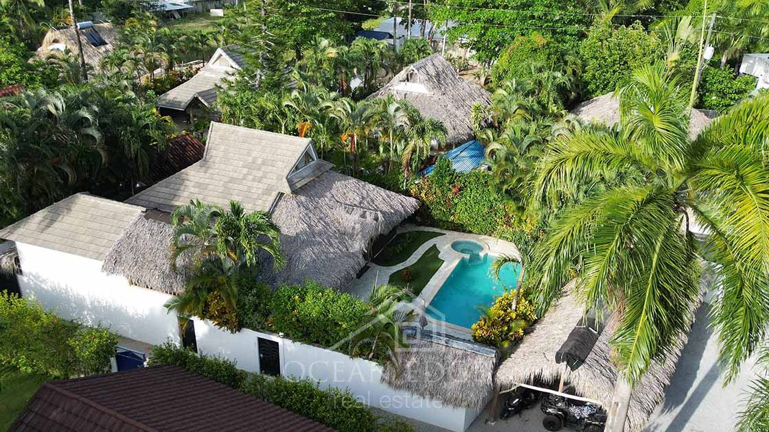 4-br colonial house and guest bungalow