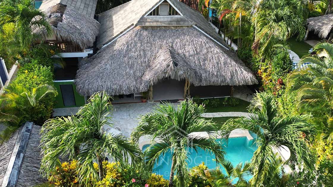 4-br colonial house and guest bungalow