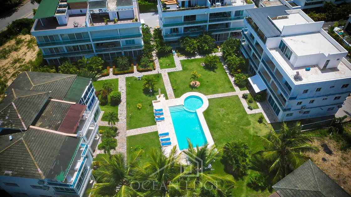 Airbnb Income 3-br condo in Beachfront community drone