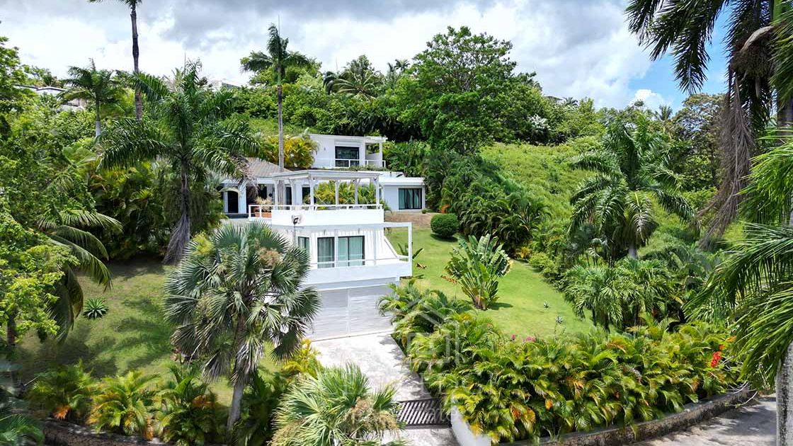 Architect-villa-in-beachfront-community-Esperanza-las-terrenas-ocean-edge-real-estate-drone