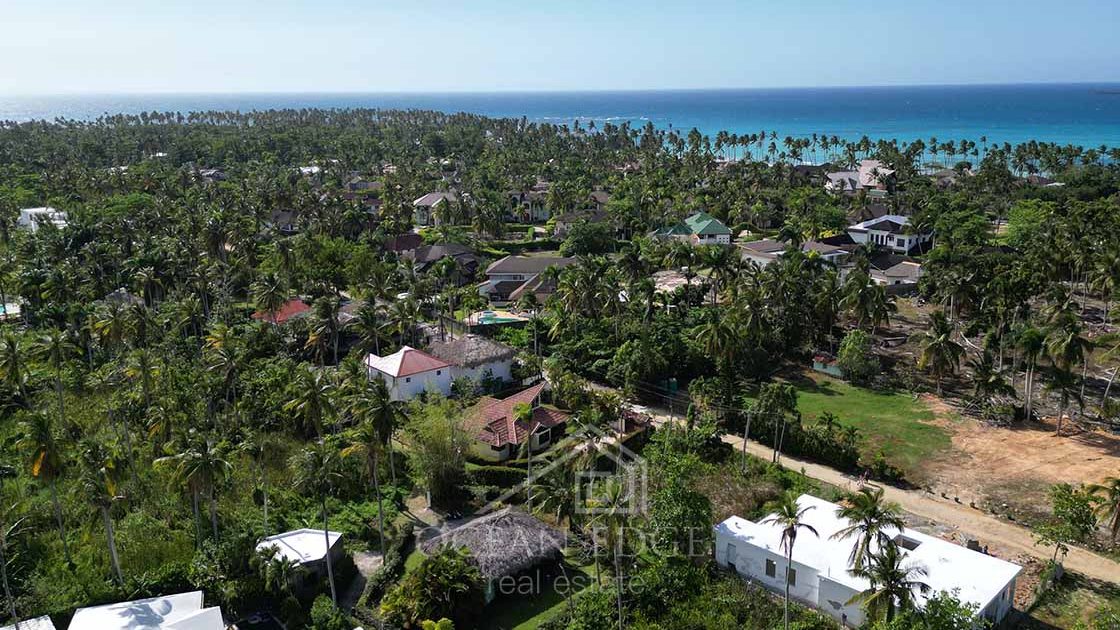 Flipping-house-opportunity-near-bonita-beach-las-terrenas-ocean-edge-real-estate