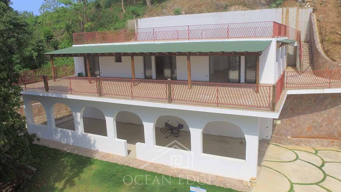 Las-Terrenas-Real-Estate-Ocean-Edge-Dominican-Republic - Large villa on a central hillside (4)