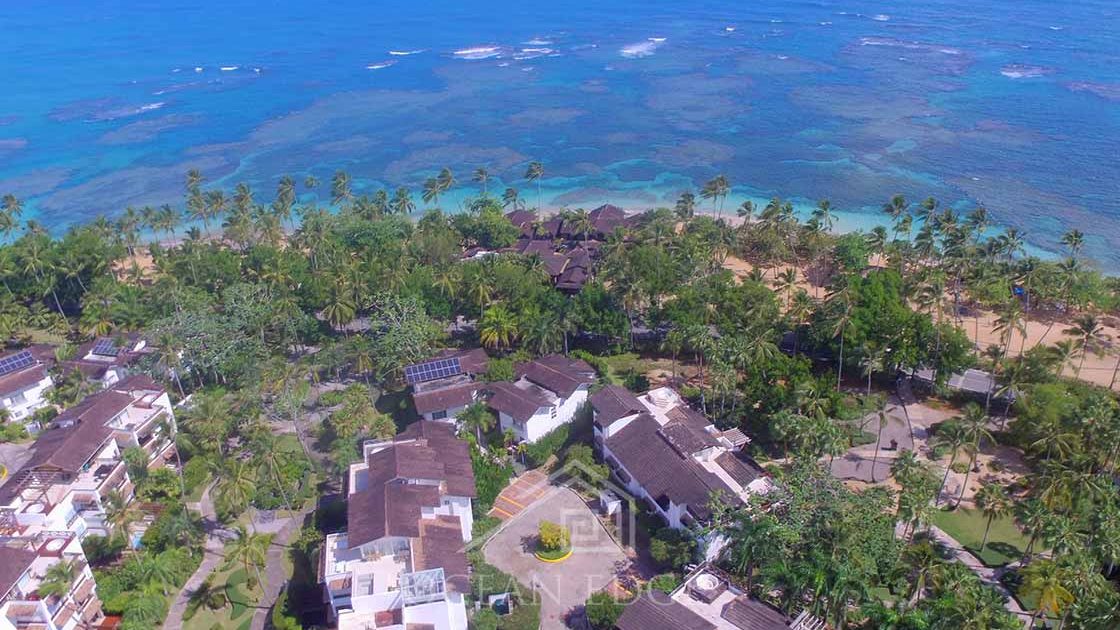 Las-Terrenas-Real-Estate-Ocean-Edge-Dominican-Republic - Luxury townhouse in beachfront community drone (1)