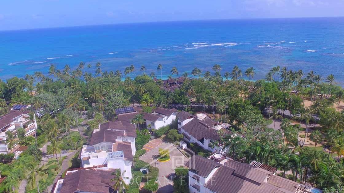 Las-Terrenas-Real-Estate-Ocean-Edge-Dominican-Republic - Luxury townhouse in beachfront community drone (2)
