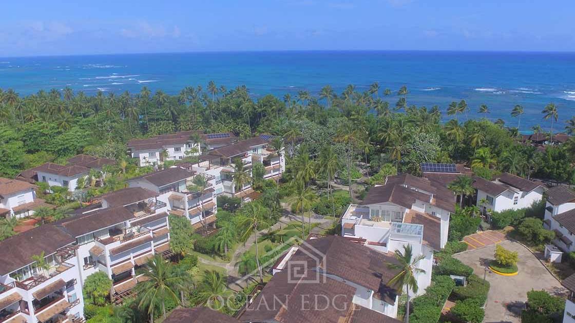 Las-Terrenas-Real-Estate-Ocean-Edge-Dominican-Republic - Luxury townhouse in beachfront community drone (5)