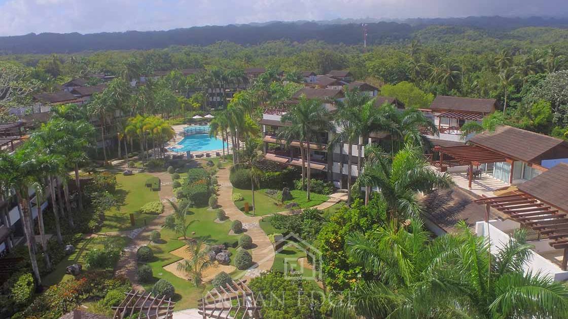 Las-Terrenas-Real-Estate-Ocean-Edge-Dominican-Republic - Luxury townhouse in beachfront community drone (8)