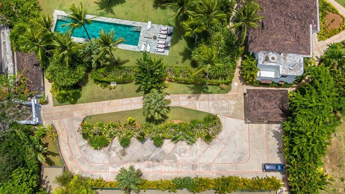 Luxury Redefined in Bonita's Beachfront Gem-las-terrenas-ocean-edge-real-estate (6)