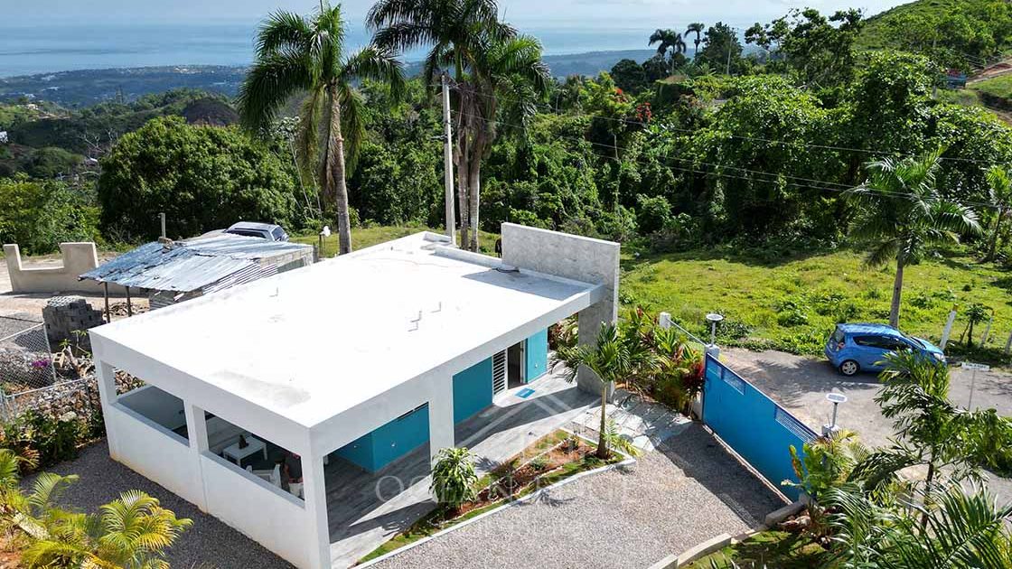 Pleasant-1-bed-villa-nesting-on-top-of-Los-Puentes-las-terrenas-ocean-edge-real-estate